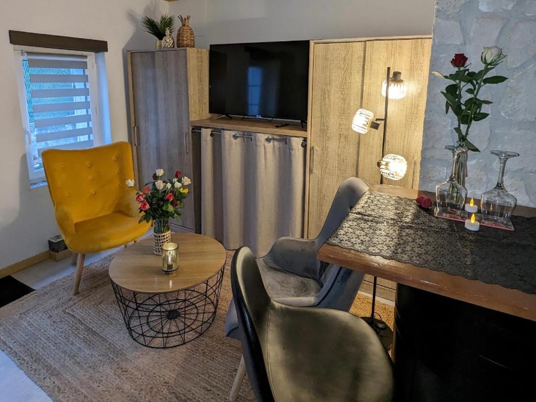 Love Room Avec Spa Nerac Exterior photo