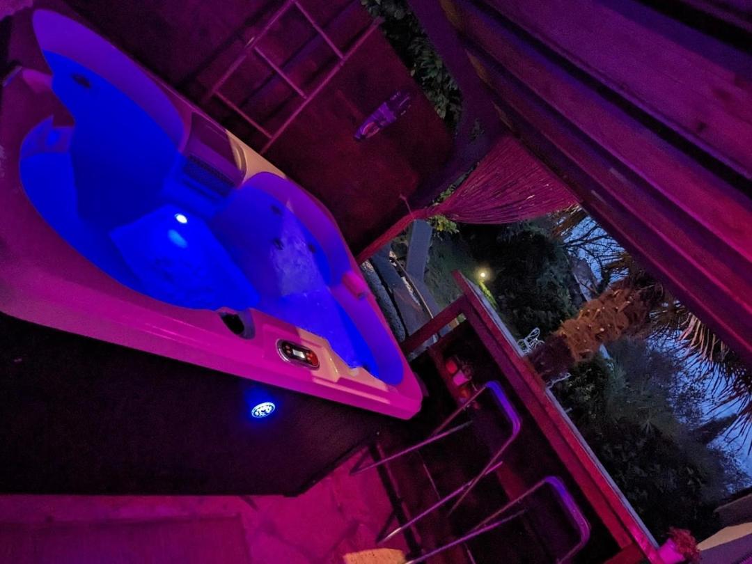 Love Room Avec Spa Nerac Exterior photo